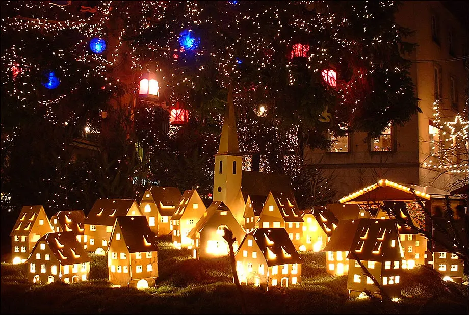 Ambiance des marchés de Noël en Alsace
